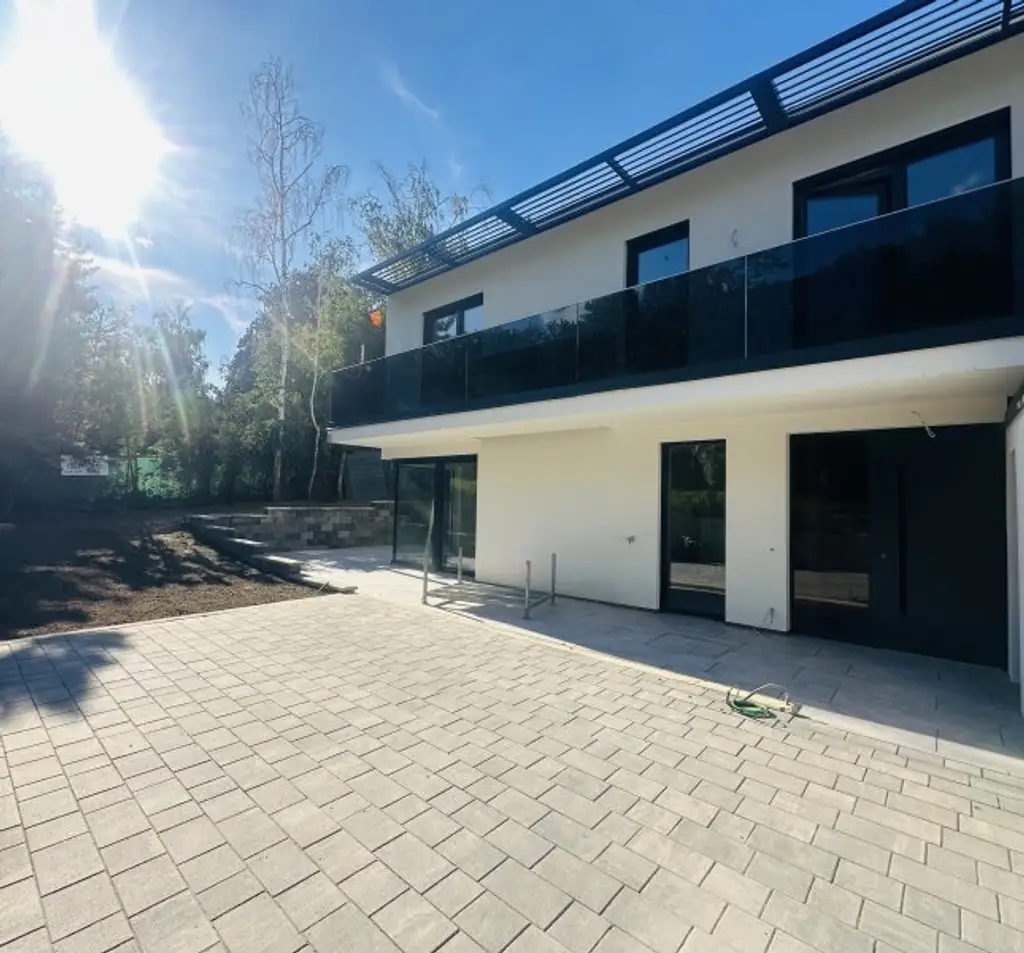 AKTIONSPREIS! Exklusive Doppelhaushälften inkl. Terrasse/Garten + Balkon 4-5 Zimmer! TRAUMAUSBLICK auf Burg Liechtenstein! SCHLÜSSELFERTIG!