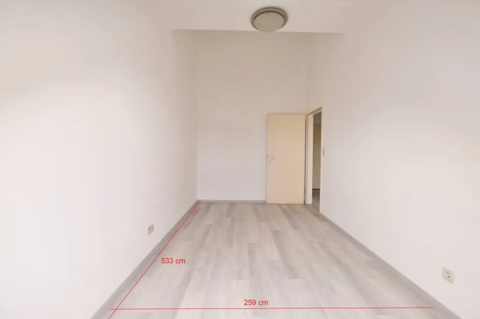 Nähe Innenstadt, Radetzkyplatz, UNBEFRISTETE Dachwohnung 3 Zimmer