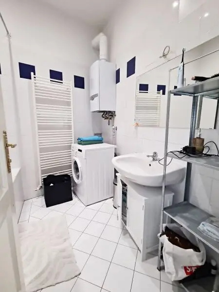 SIEBENBRUNNENPLATZ, gepflegte 85 m2 Altbau, 3 Zimmer, Küche, Wannenbad, Parketten, WG-geeignet, Reinprechtsdorfer Straße