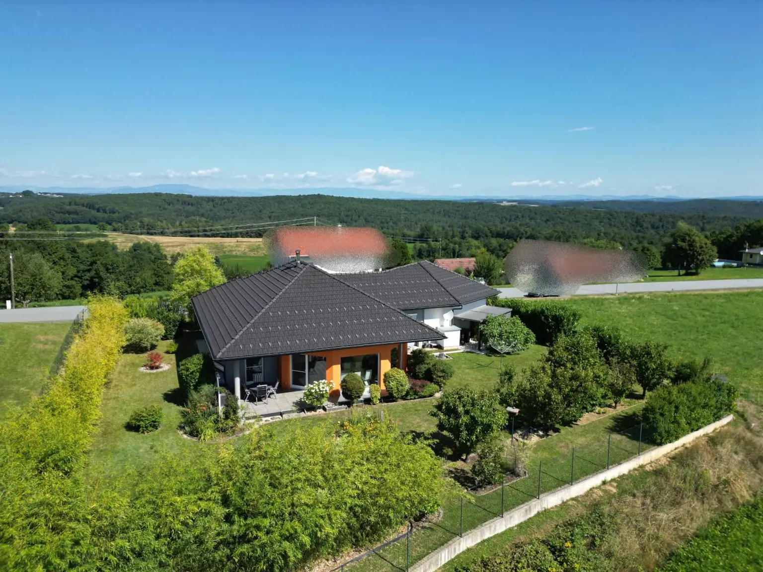 gepflegter, bezugsfertiger Bungalow mit Weitblick in sonniger Lage