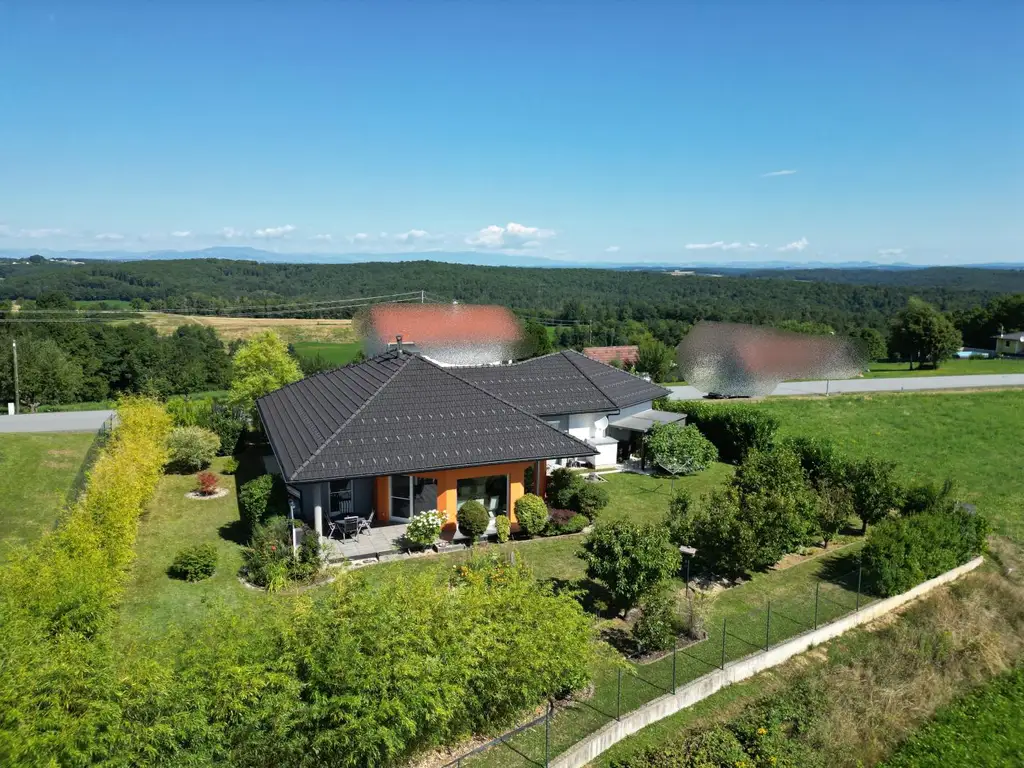 gepflegter, bezugsfertiger Bungalow mit Weitblick in sonniger Lage