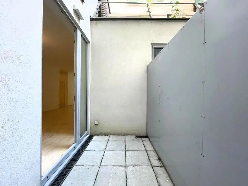 Erdgeschoß, barrierefrei, Innenhof! Ruhige, loft-artige Neubauwohnung mit 2 kl. Terrassen