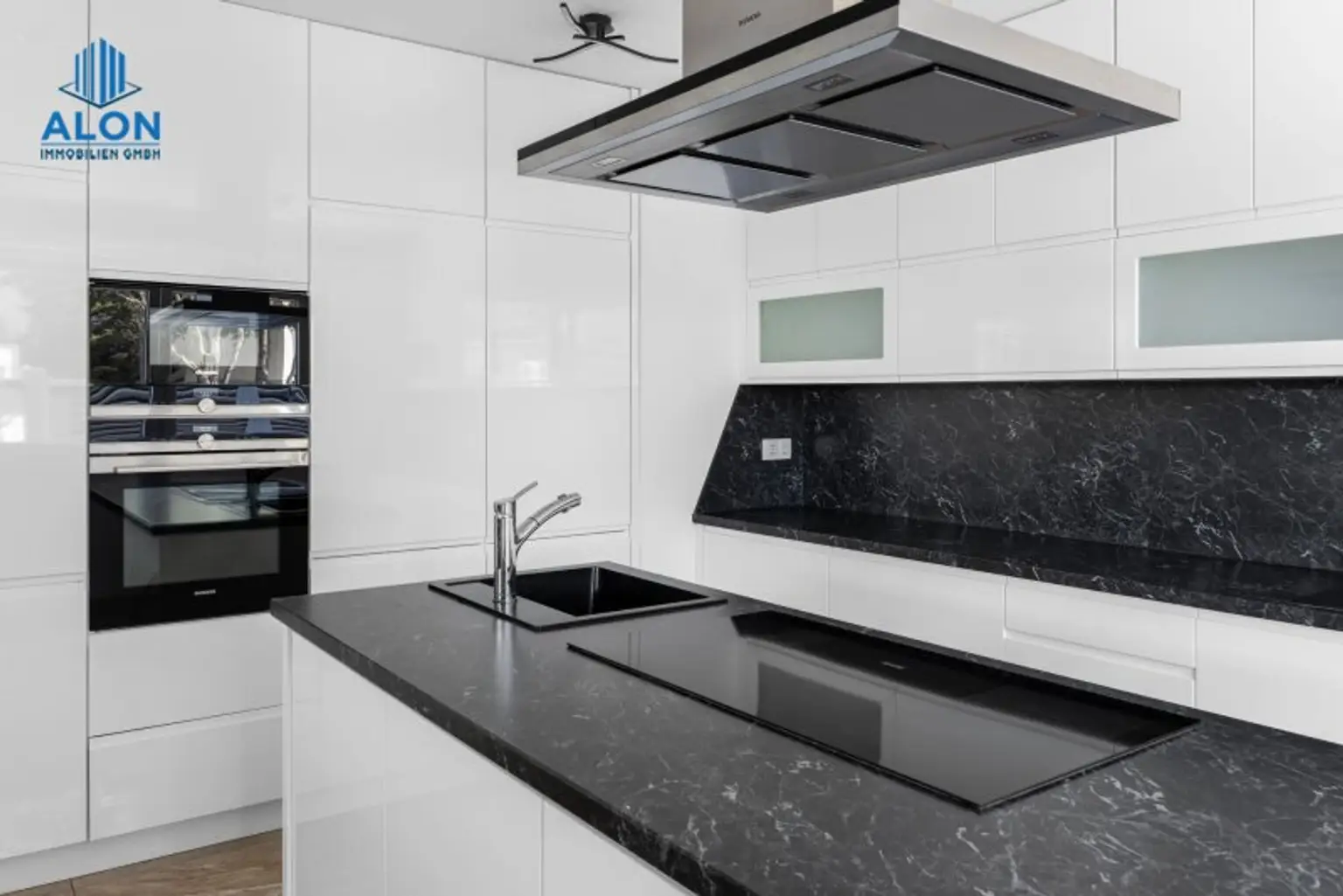 EXKLUSIVES WOHNHAUS | WOHNTRAUM | GROSSER GARTEN MIT WHIRLPOOL & SAUNA