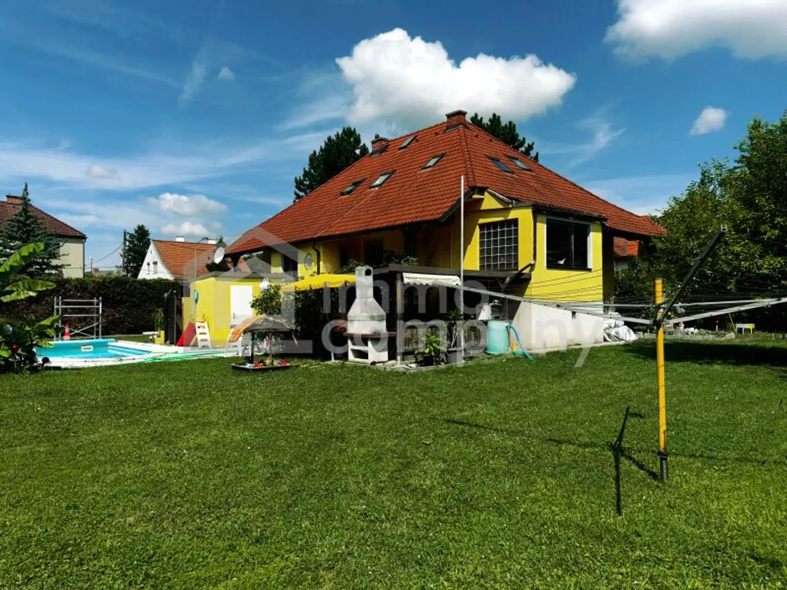 Sonniges Eckgrundstück mit charmantem Einfamilienhaus – großes Potenzial in ruhiger Nachbarschaft!