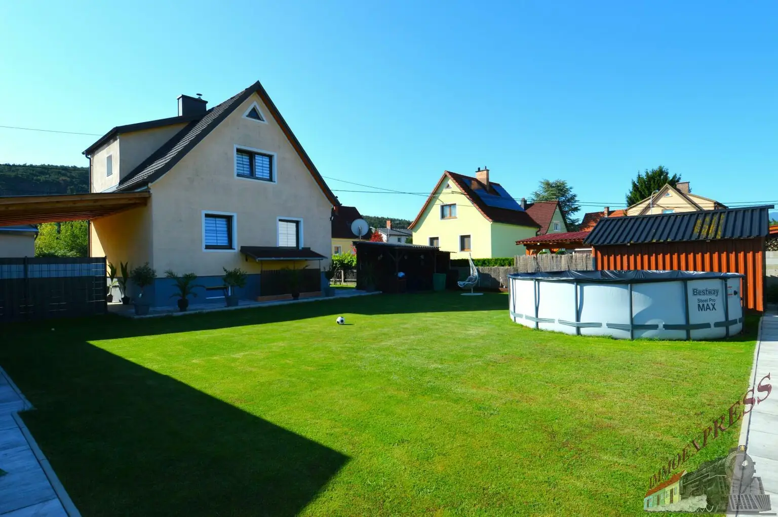 Einfamilienhaus in ruhiger Siedlungslage mit schönem Garten und Solaranlage