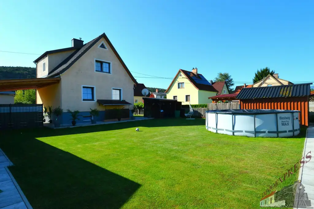 Einfamilienhaus in ruhiger Siedlungslage mit schönem Garten und Solaranlage