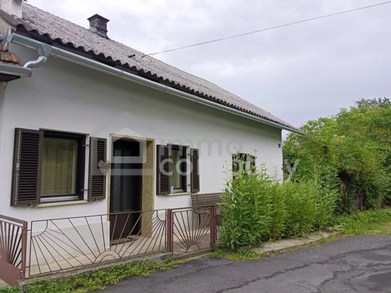 Am beliebten Rosenberg!  Altes Bauernhaus in unverbaubarer, ruhiger, sonniger Lage mit  großem Baulandgrundstück