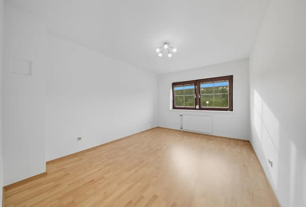 Ihr neues Zuhause: Modern, barrierefrei & Stellplatz in Zentrumslage!