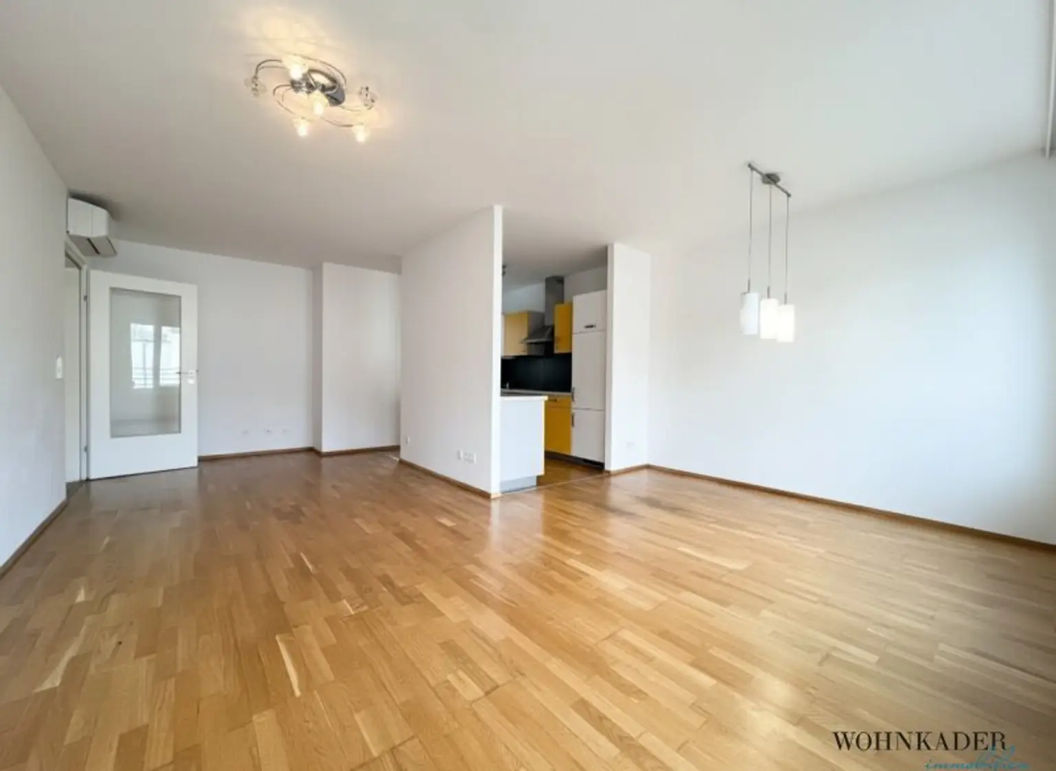 Moderne 3-Zimmer-Wohnung mit Loggia zum ruhigen Innenhof – Nähe Karmelitermarkt