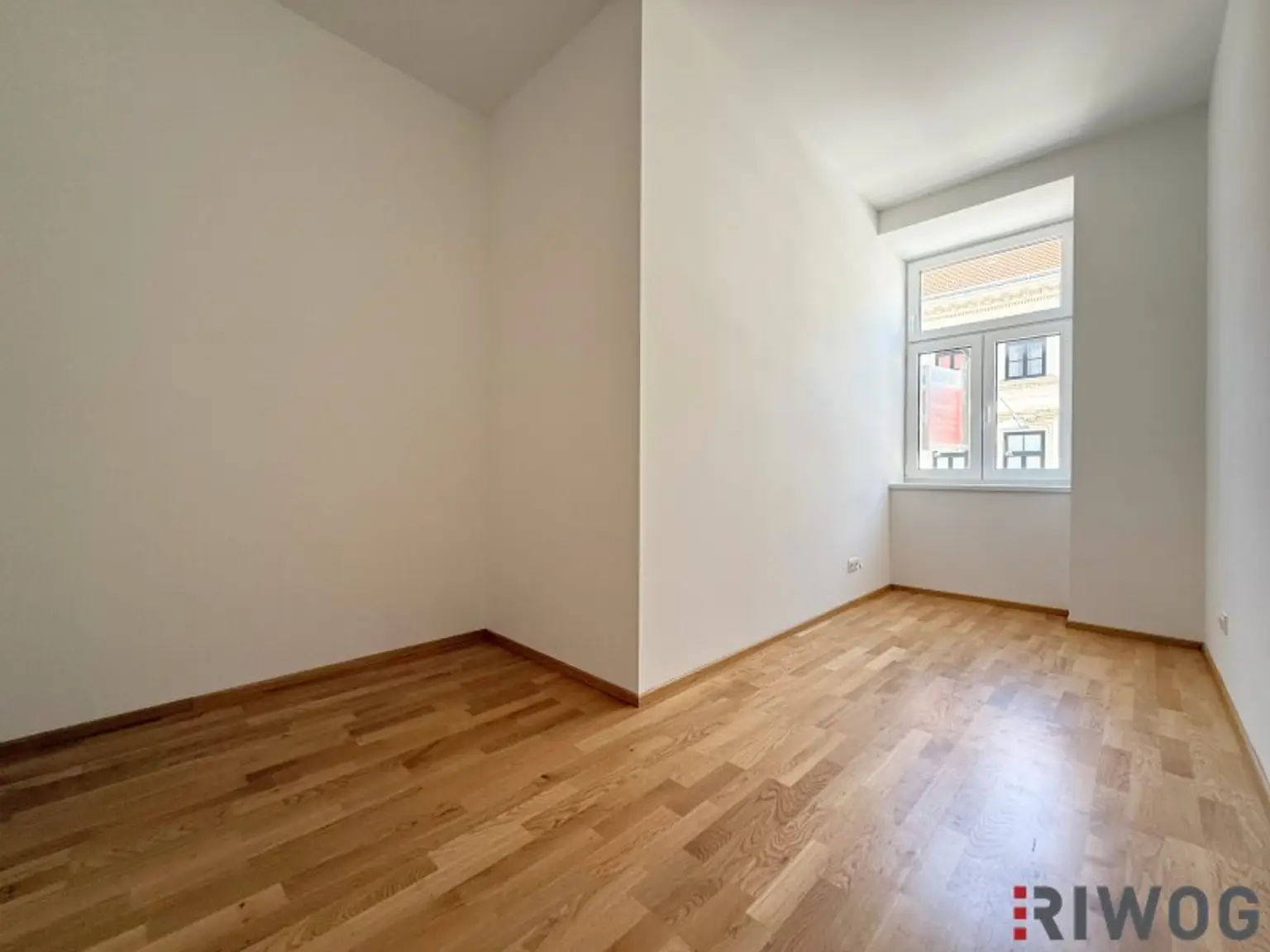 NEUER PREIS - SOMMERAKTION | 3-Zimmer Altbauwohnung mit großem innenhofseitigem Balkon im 1. Liftstock | ERSTBEZUG NACH SANIERUNG