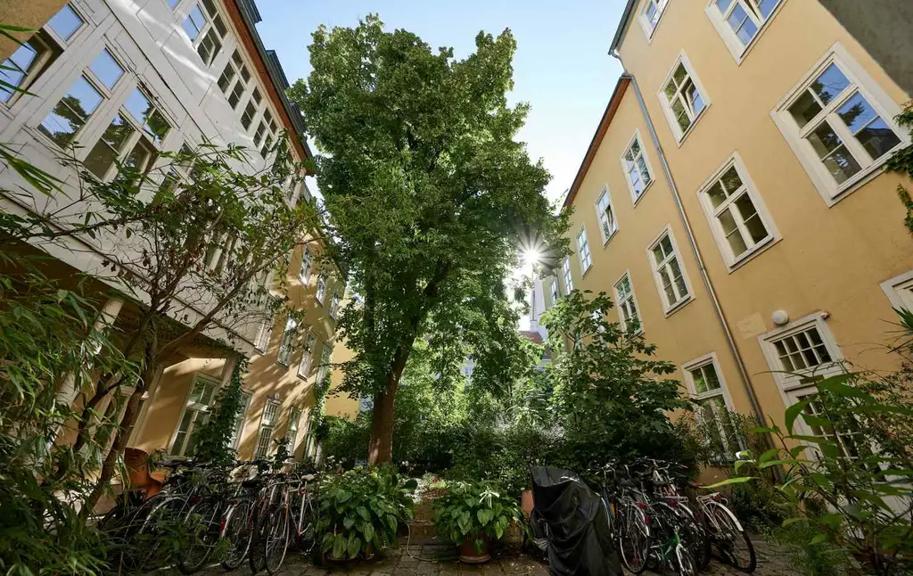 Klassisches Wiener Zinshaus mit ausgebautem Dachgeschoß in der Millergasse