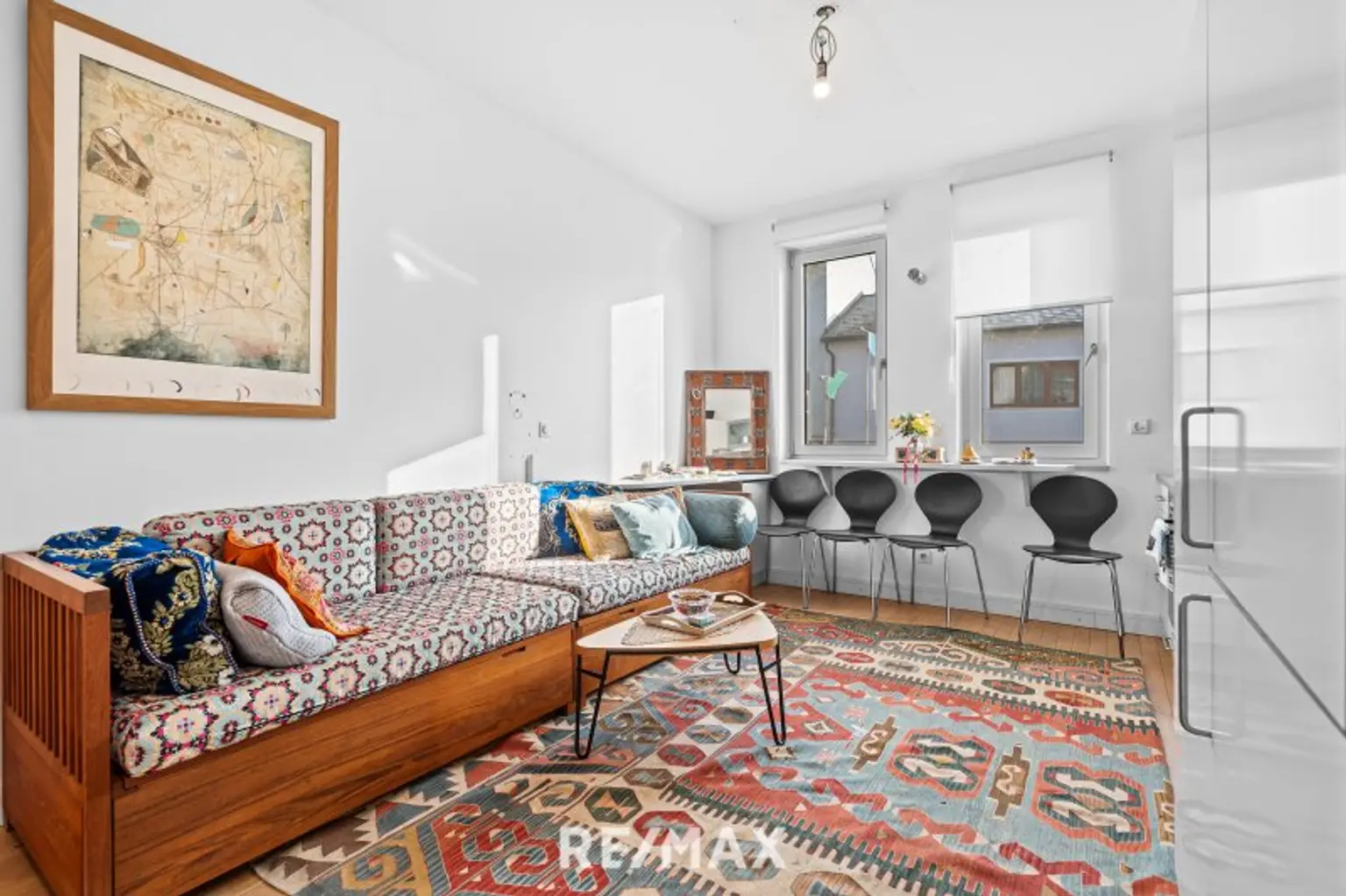 Zimmer 1 straßenseitig, mit Küche im EG