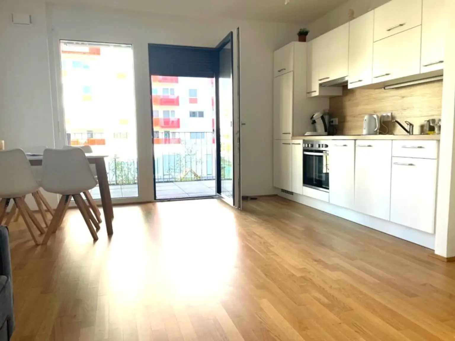 Charmante helle 2 Zimmerwohnung mit Balkon am Hirschstettnerteich