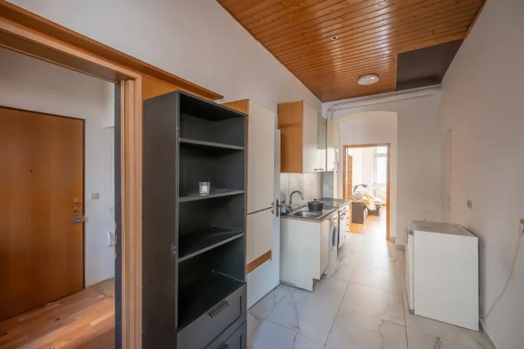 ++NEU++ sanierungsbedürftige 2-Zimmer Altbauwohnung mit Balkonoption