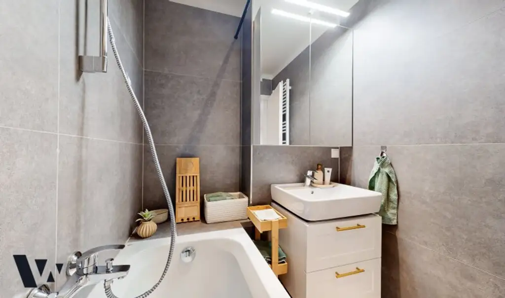 VOLLMÖBLIERTE 4-ZIMMER-DESIGNERWOHNUNG MIT BALKON | VIDEO-PRÄSENTATION