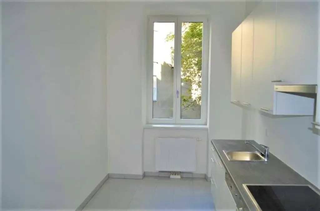 LAZARETTGASSE - NADLERGASSE, AKH-Nähe, sonnige 68 m2 Altbau, 2 Zimmer, Wohnküche, Wannenbad, Parketten, SAT/TV, 3. Liftstock