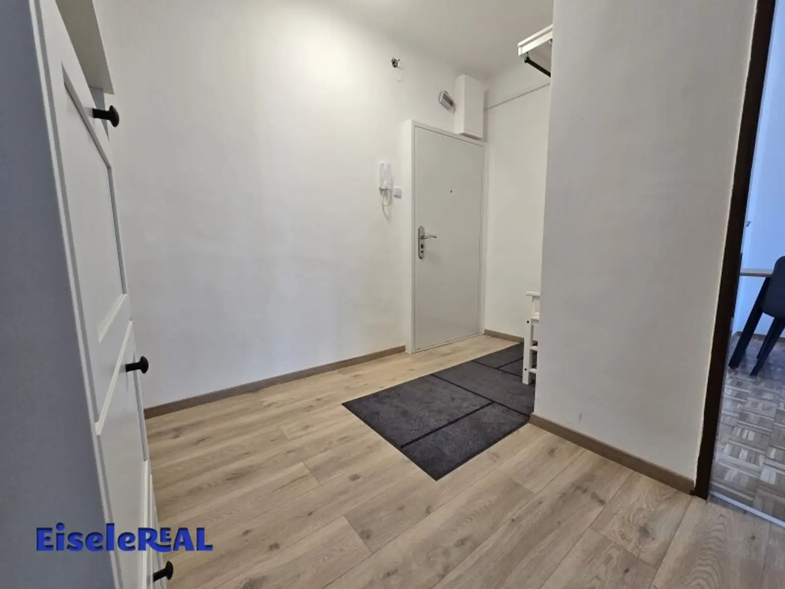 tolle 2 Zimmer - 2 Loggien - extra Küche
