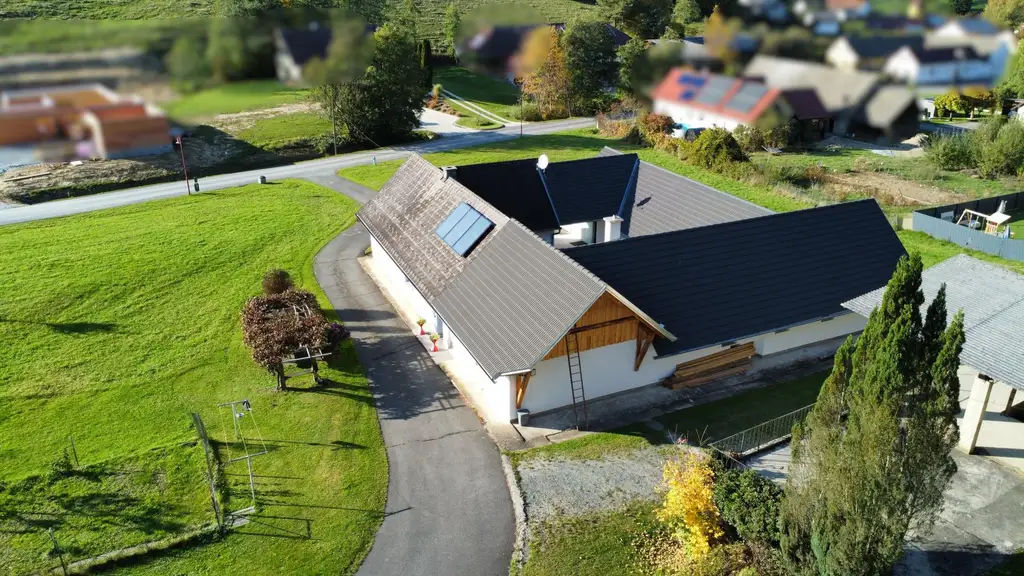 Gepflegter Vierkanthof mit Nebengebäude und eigenem Wald im idyllischen Südburgenland