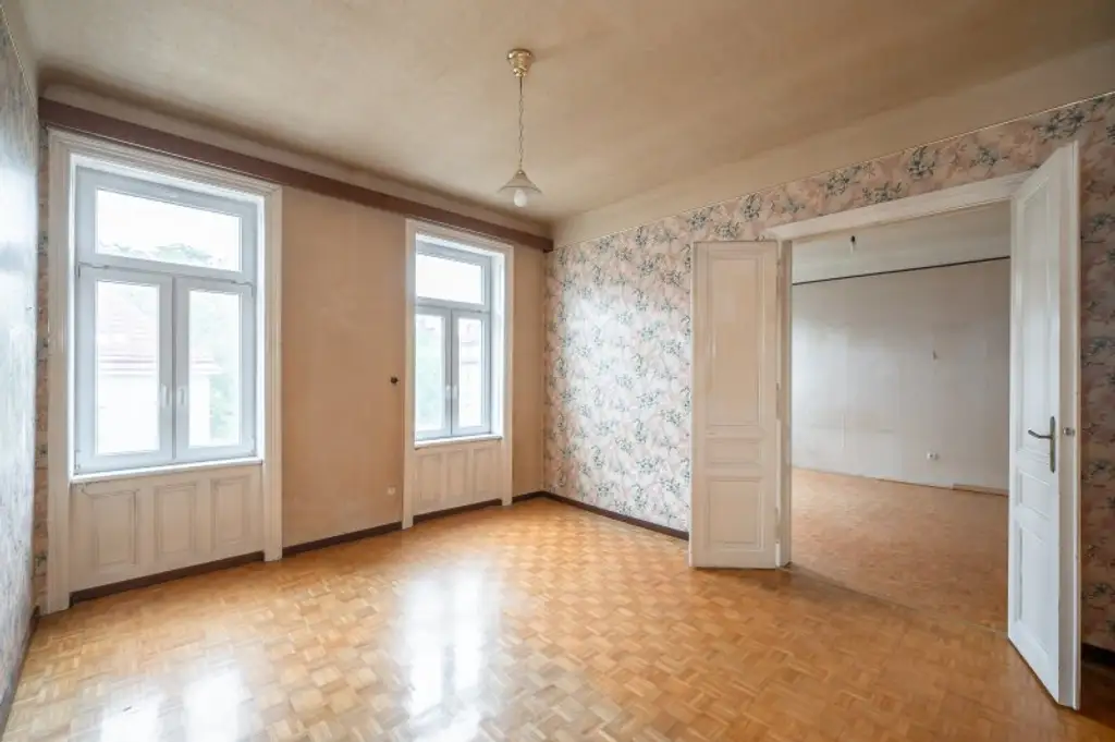 ++RG71++ Altbaujuwel zum Sanieren – 2,5-Zimmer Wohnung mit guter Raumaufteilung