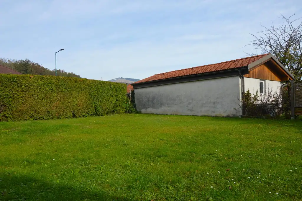 Geräumiges Haus mit Garten und Pool