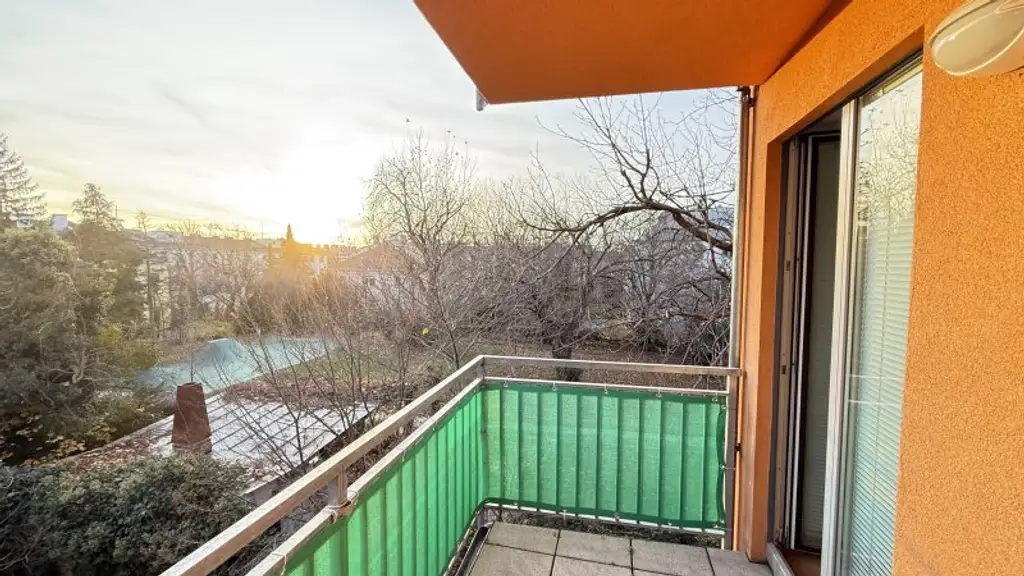 Nahe Schönbrunn: 2-Zimmer-Wohnung mit Balkon und Wintergarten, sowie ein opt. Stellplatz!