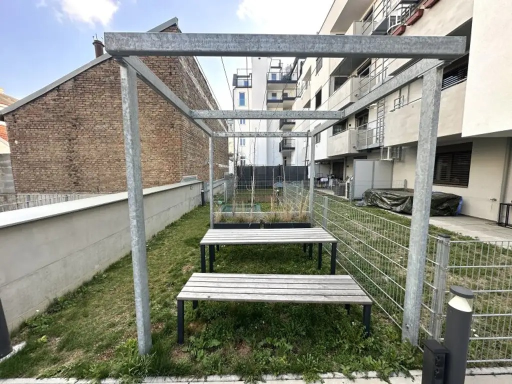 Hier werden Träume war! Exklusive 4-Zimmer Maisonette-Wohnung mit ca. 113 m2 sowie eigener Dachterrasse in ruhiger Lage