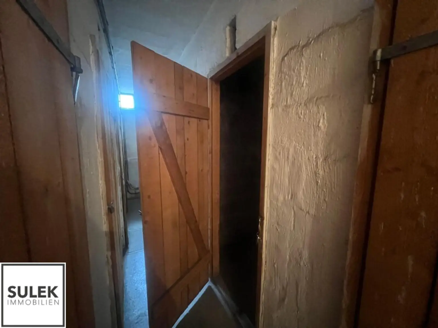 3-Zimmer-Wohnung mit viel Potenzial inkl. Loggia & Grünblick beim Schloss Schönbrunn (U4) - sanierungsbedürftig!