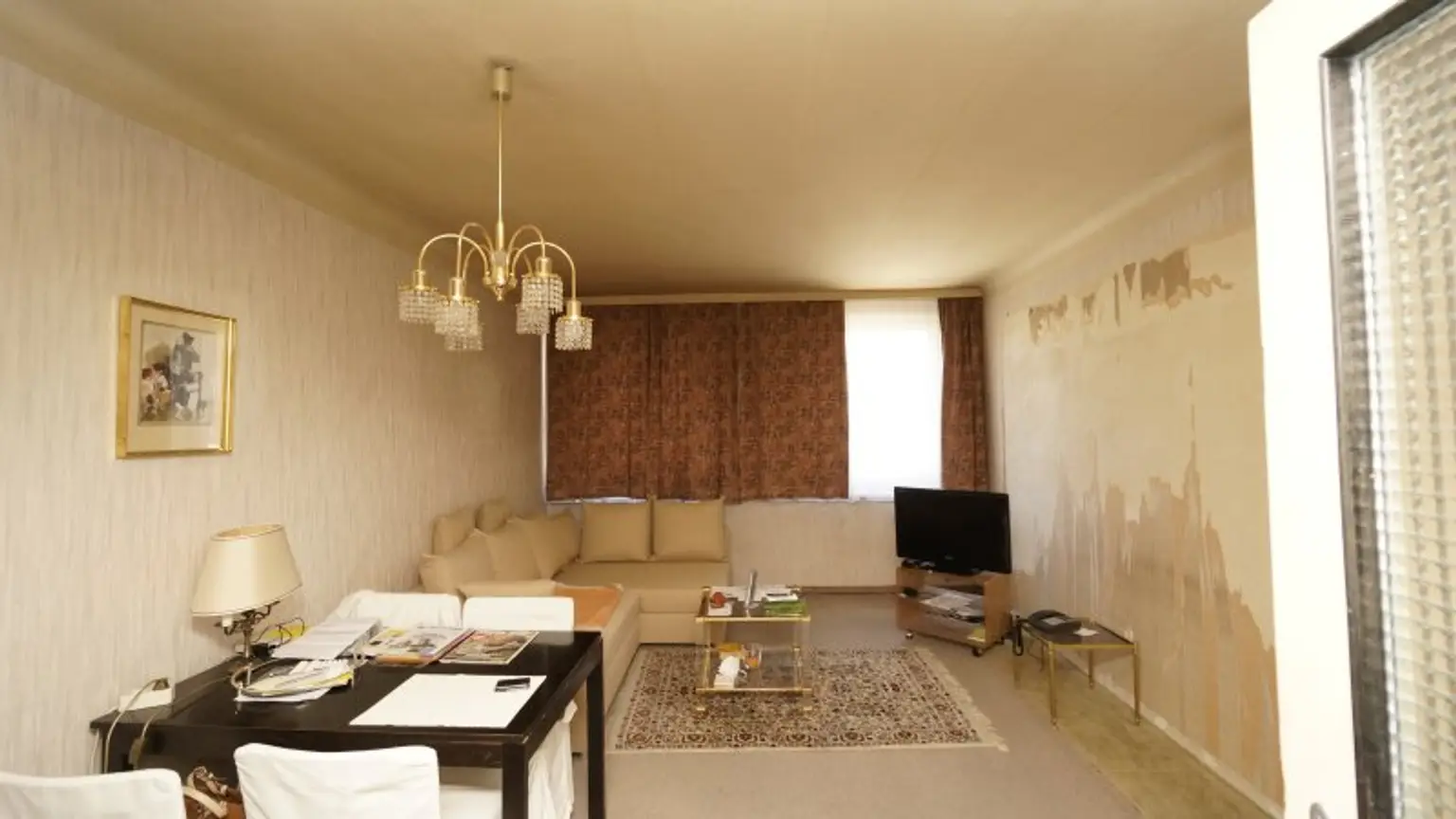 unbefristet vermietete 2 Zimmer + Kabinett Wohnung im fünften Liftstock im Eckhaus