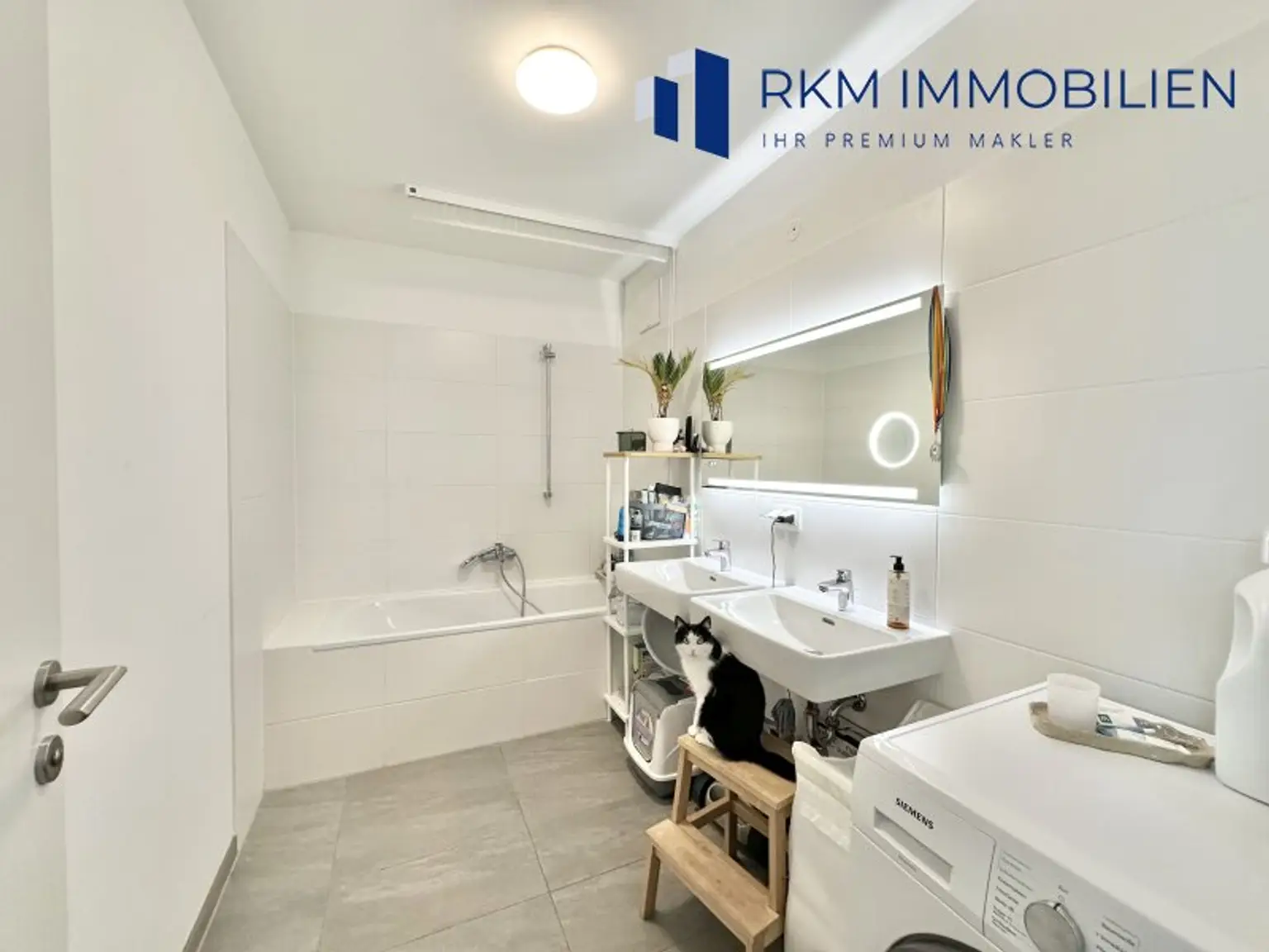 Neuwertige Dachgeschoßwohnung mit Balkon in 1130 Wien – Ihr neues Zuhause!