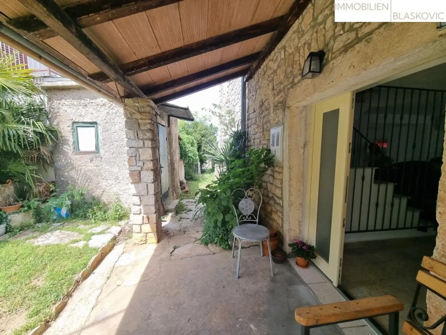 Juwel - Restauriertes Steinhaus mit Pool und Meerblick