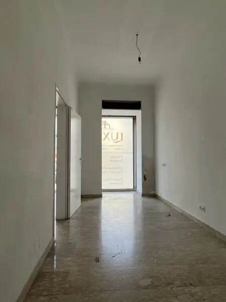 220 m² Geschäftsfläche für Büro/ Praxis/ Lokal mit großen Auslagenfronten nähe Hütteldorfer Straße!