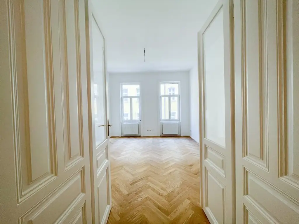 NÄHE NESTROYPLATZ: wunderschön sanierte 2-Zimmer-Altbauwohnung mit südseitigem Balkon