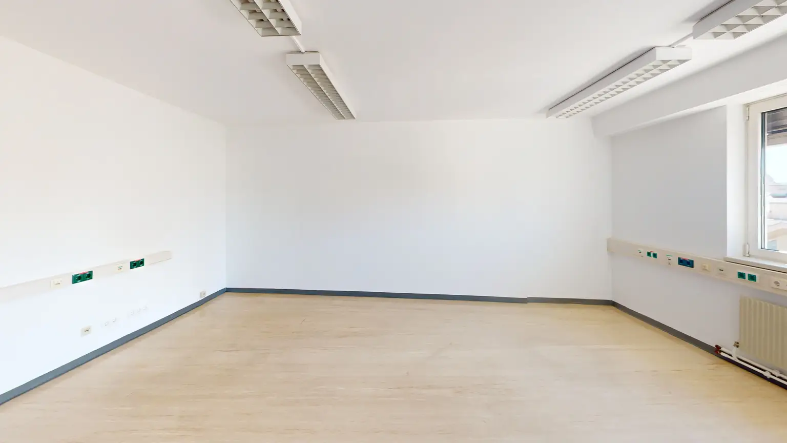 Großzügige Büro-/Praxisräume im 5. OG mit guter Raumaufteilung
