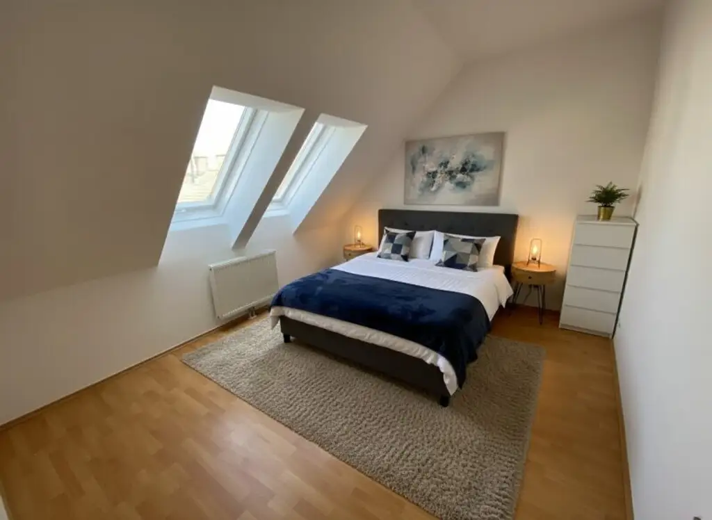 Helle 2-Zimmer-Dachgeschosswohnung – Sofort verfügbar!