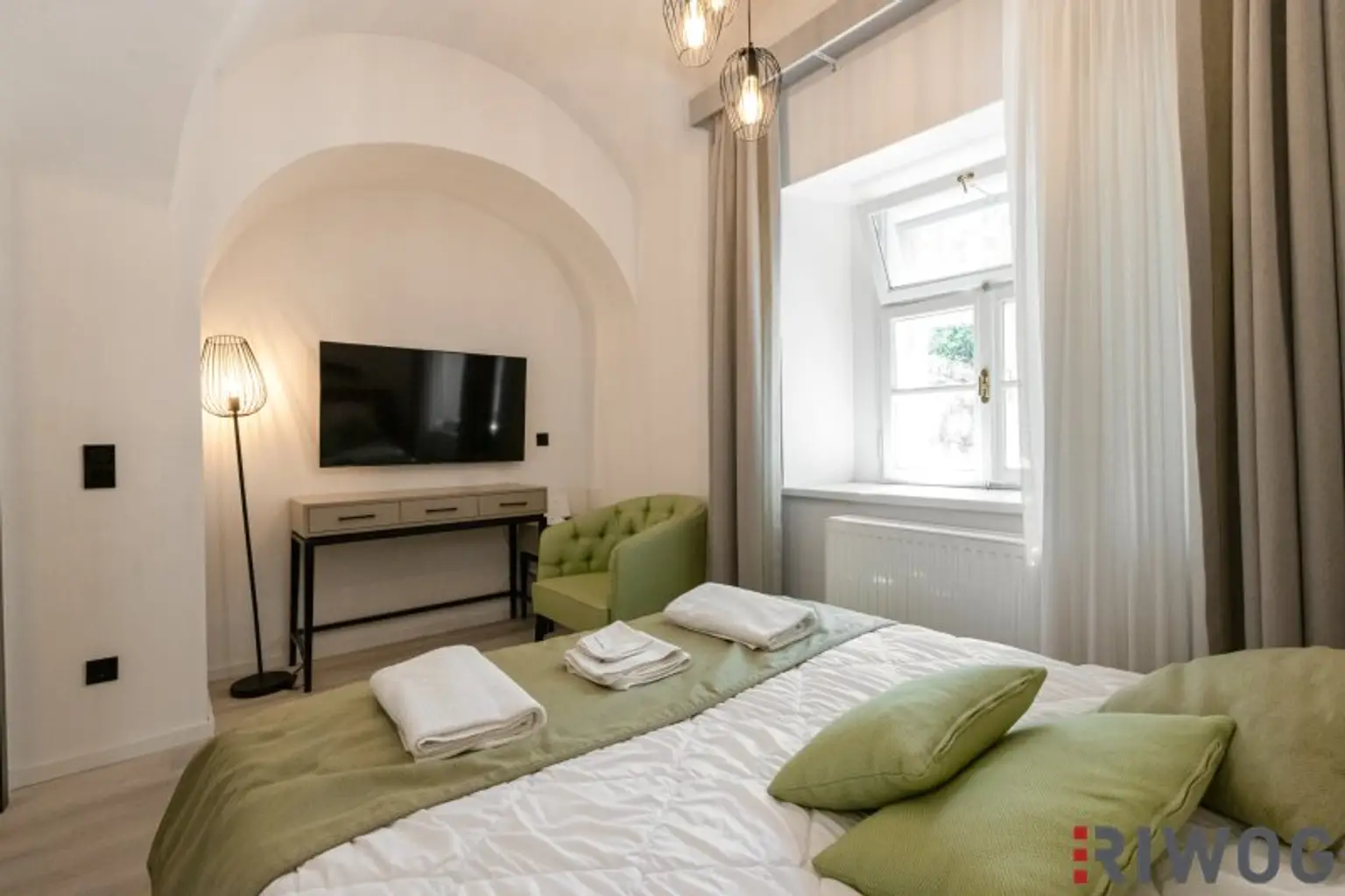 Stilvoller 37 m²-Altbau in 1190 – Gewölbedecken, Designbad & Einbauküche – Wohnen beim Weingarten