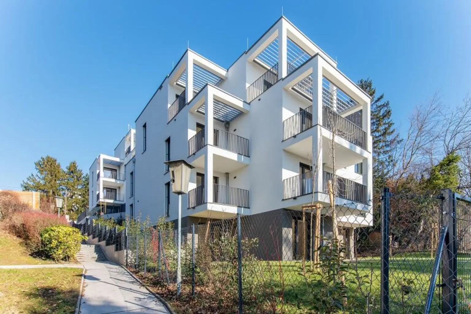 Großzügige 3-Zimmer-Wohnung mit Balkon und Stellplatz zu vermieten!