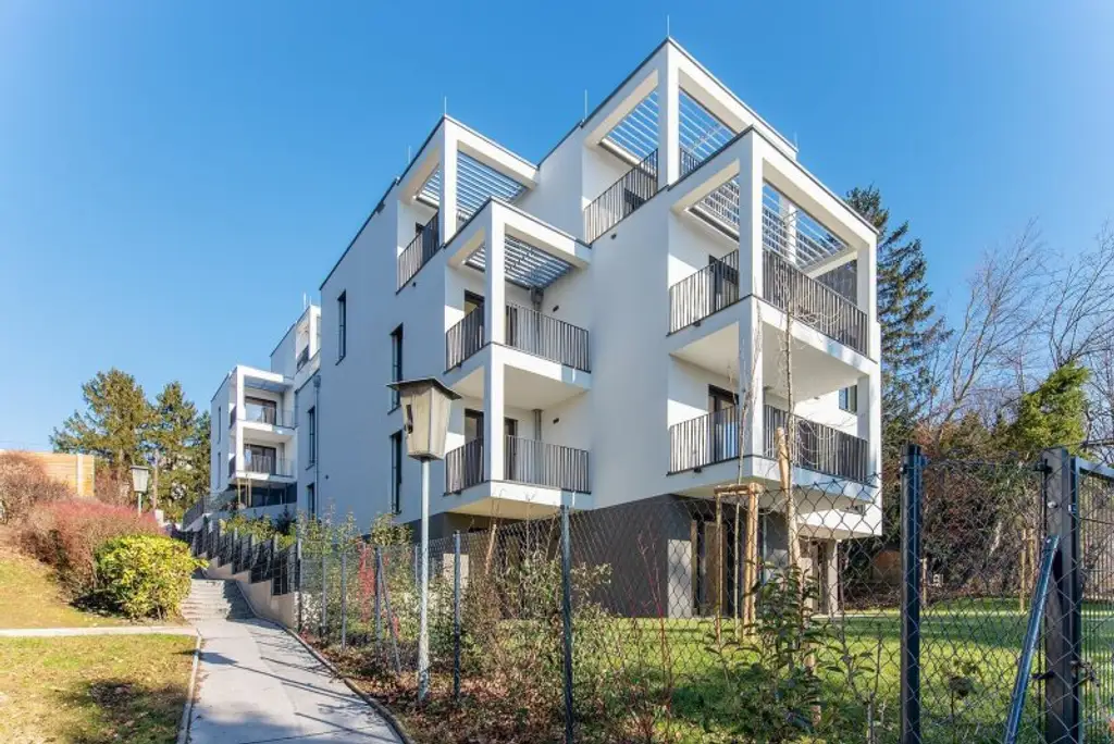 Großzügige 3-Zimmer-Wohnung mit Balkon und Stellplatz zu vermieten!