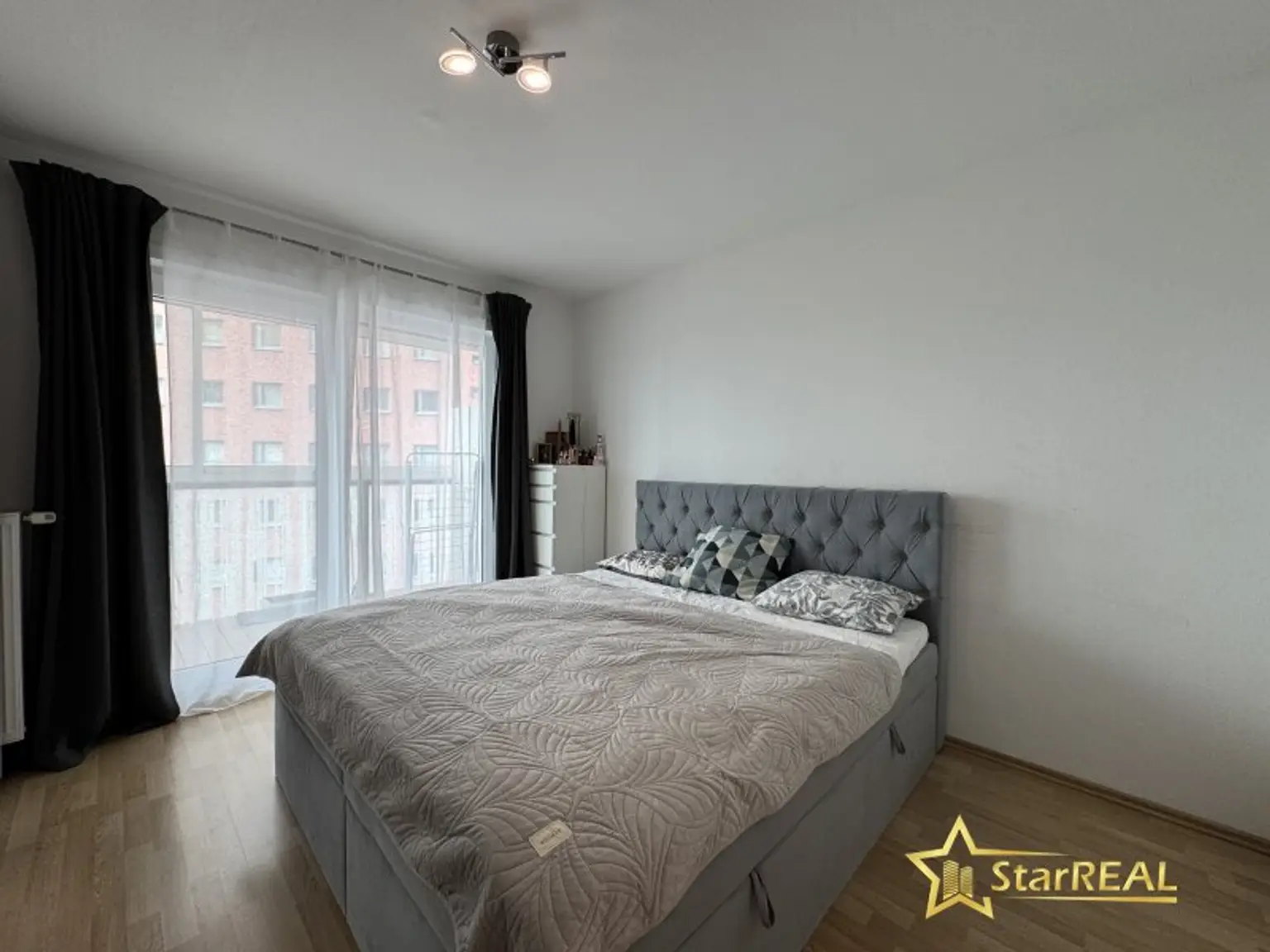 20. STOCK! TOP-WOHNUNG IM DELUGAN MEISSL TOWER. GARAGENPLATZ VORHANDEN. Sauna und Fitnessraum im Haus.