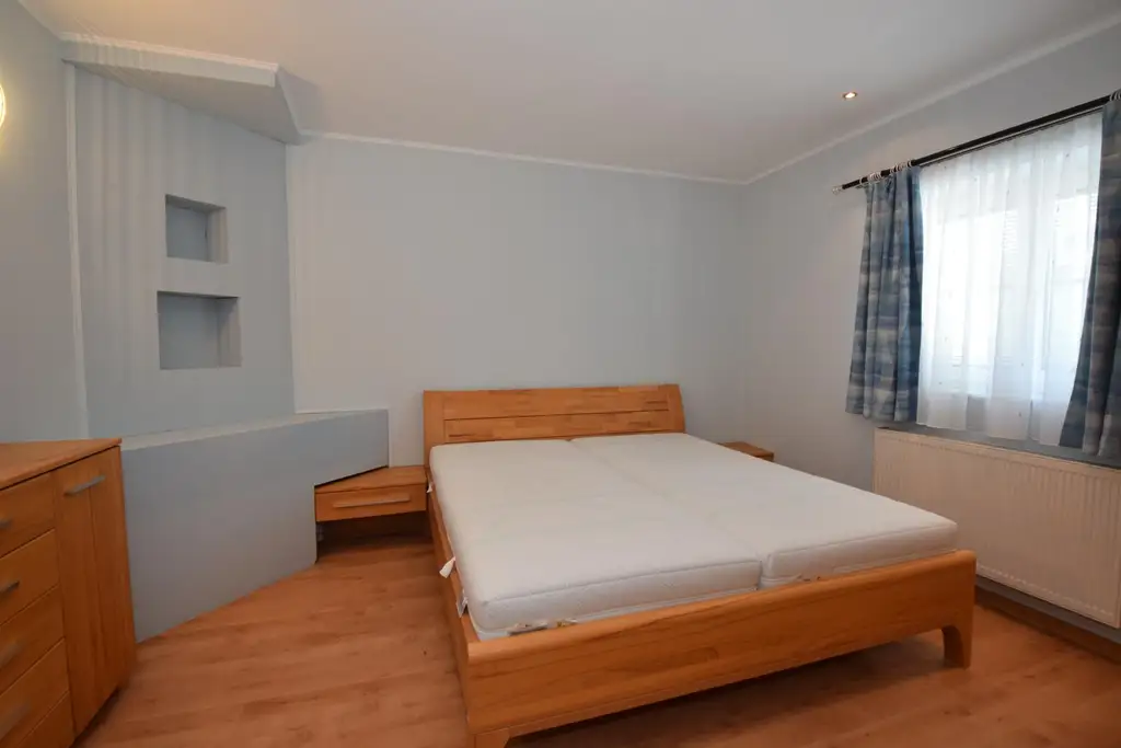 Netter Bungalow mit Garten und Pool