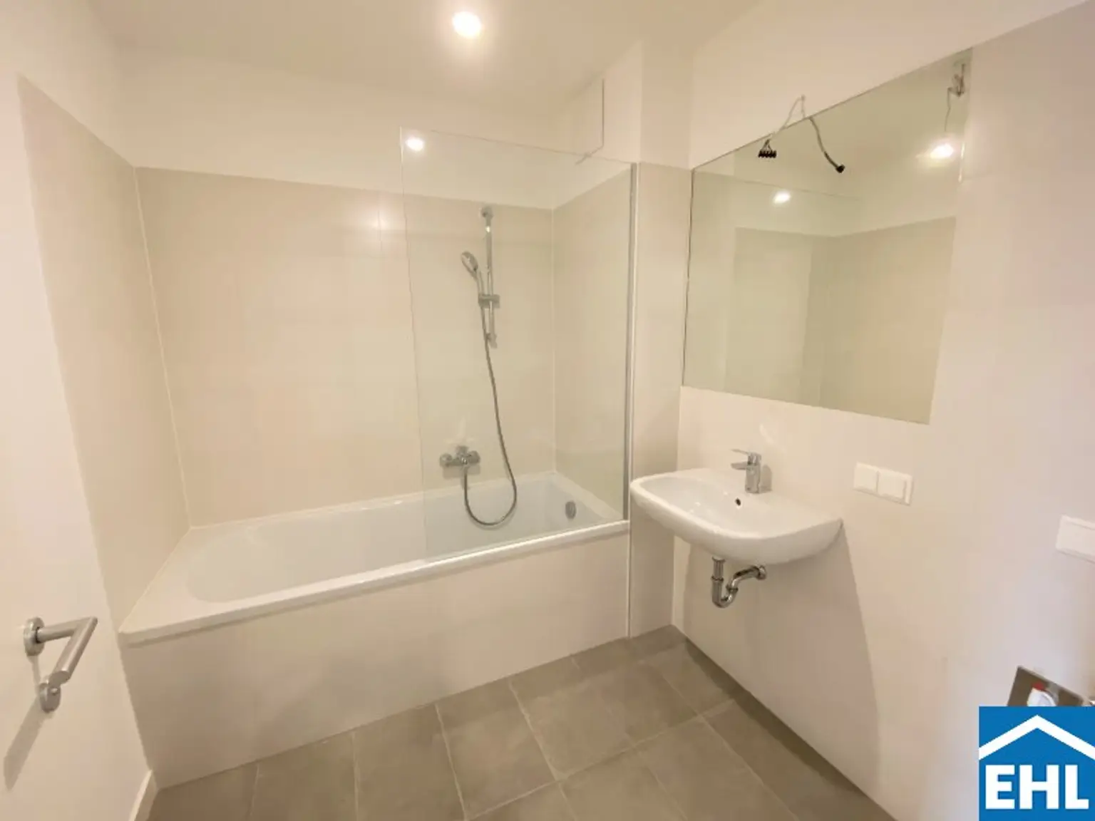 Helle 2-Zimmer-Wohnung mit Balkon in 1210 Wien – ideal zum Wohlfühlen!
