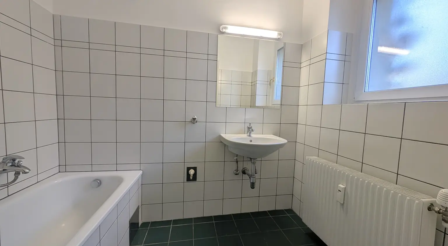 Lichtdurchflutete 2-Zimmer im 7. Liftstock, Liechtensteinstraße/Himmelpfortstiege, unbefristet, saniert