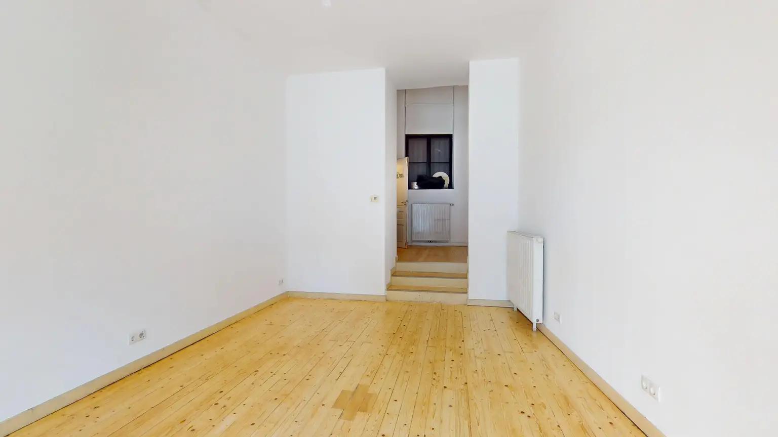 Kaiserstraße: Kleines Geschäft/Atelier nahe der Mariahilfer Straße mit charmantem alten Portal