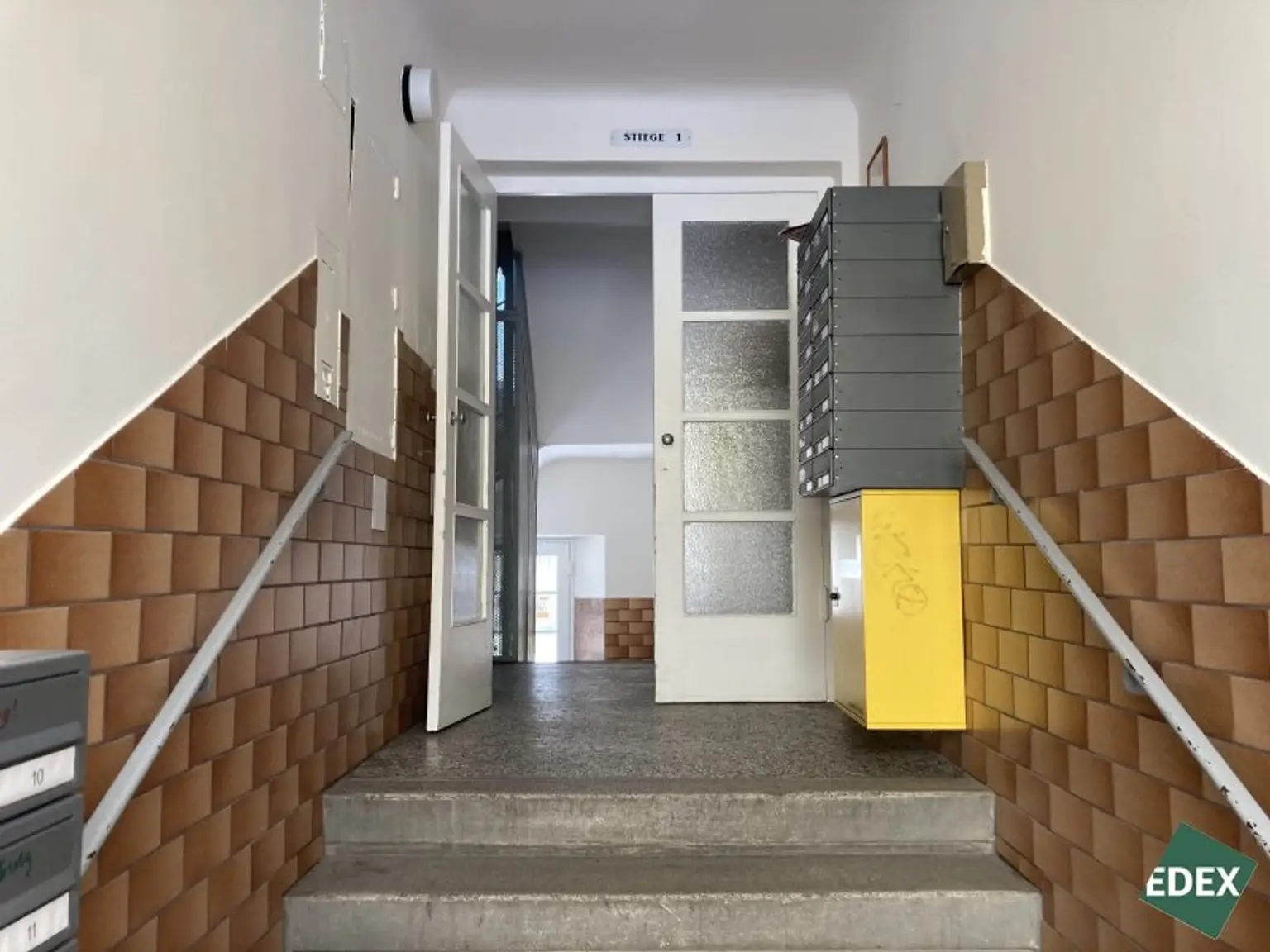 Direkt am Schweizergarten: Schöne 2-Zimmer-Wohnung mit separater Küche