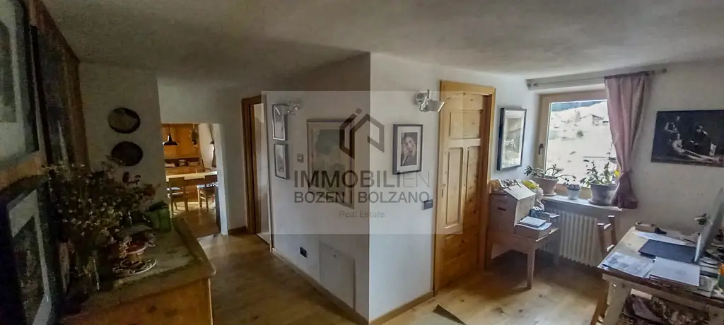 Schöne, renovierte Wohnung in einem alten Bauernhaus, in Ruffrè zu verkaufen