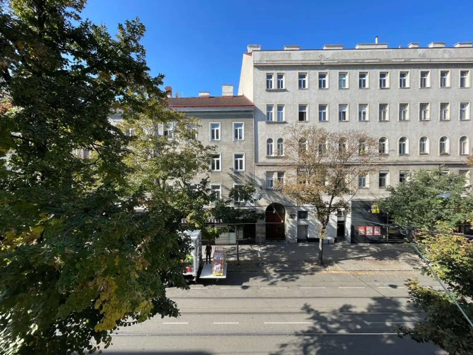 NÄHE AUGARTEN: 2-Zimmer-Altbauwohnung mit großem Gestaltungspotenzial beim Wallensteinplatz