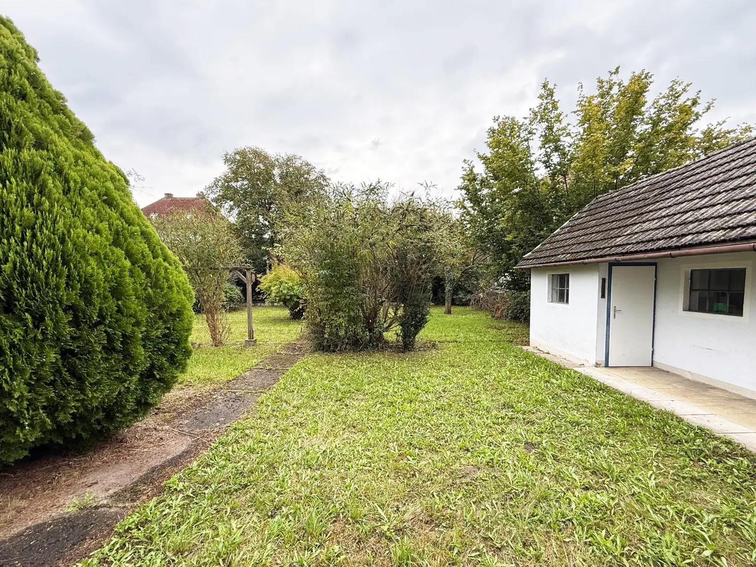 Bürgerliches Einfamilienhaus mit viel Platz, liebenswerten Garten und tollem Ausblick!