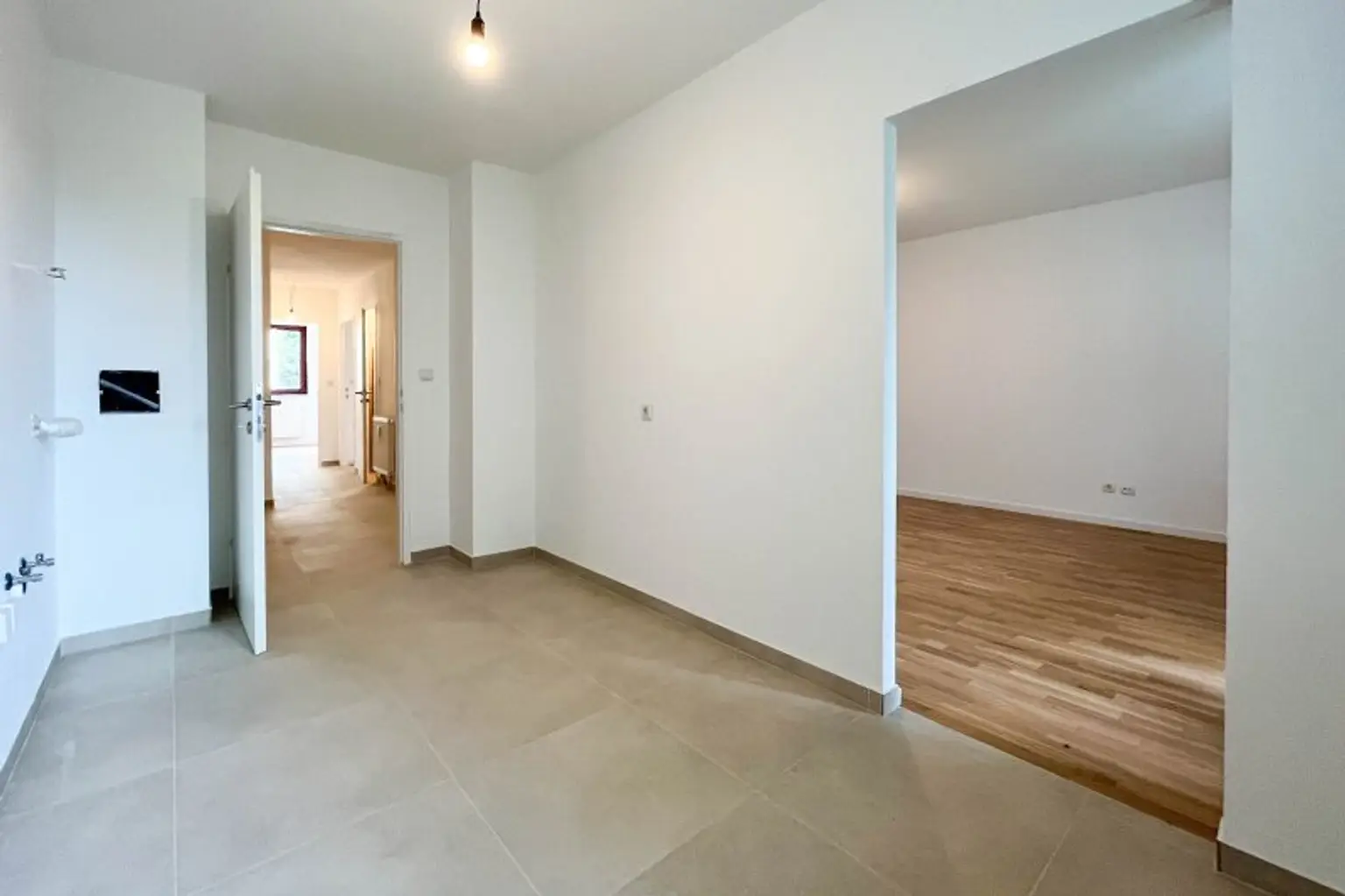 3-Zimmer-Wohnung mit Loggia in ruhiger Hoflage – saniert & sofort bezugsbereit