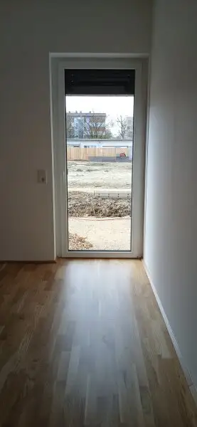 NEUBAU - ERSTBEZUG - Top 5 - Wunderschöne 2 Zimmerwohnung mit Terrasse, kleinem Garten und eigenem Tiefgaragenplatz