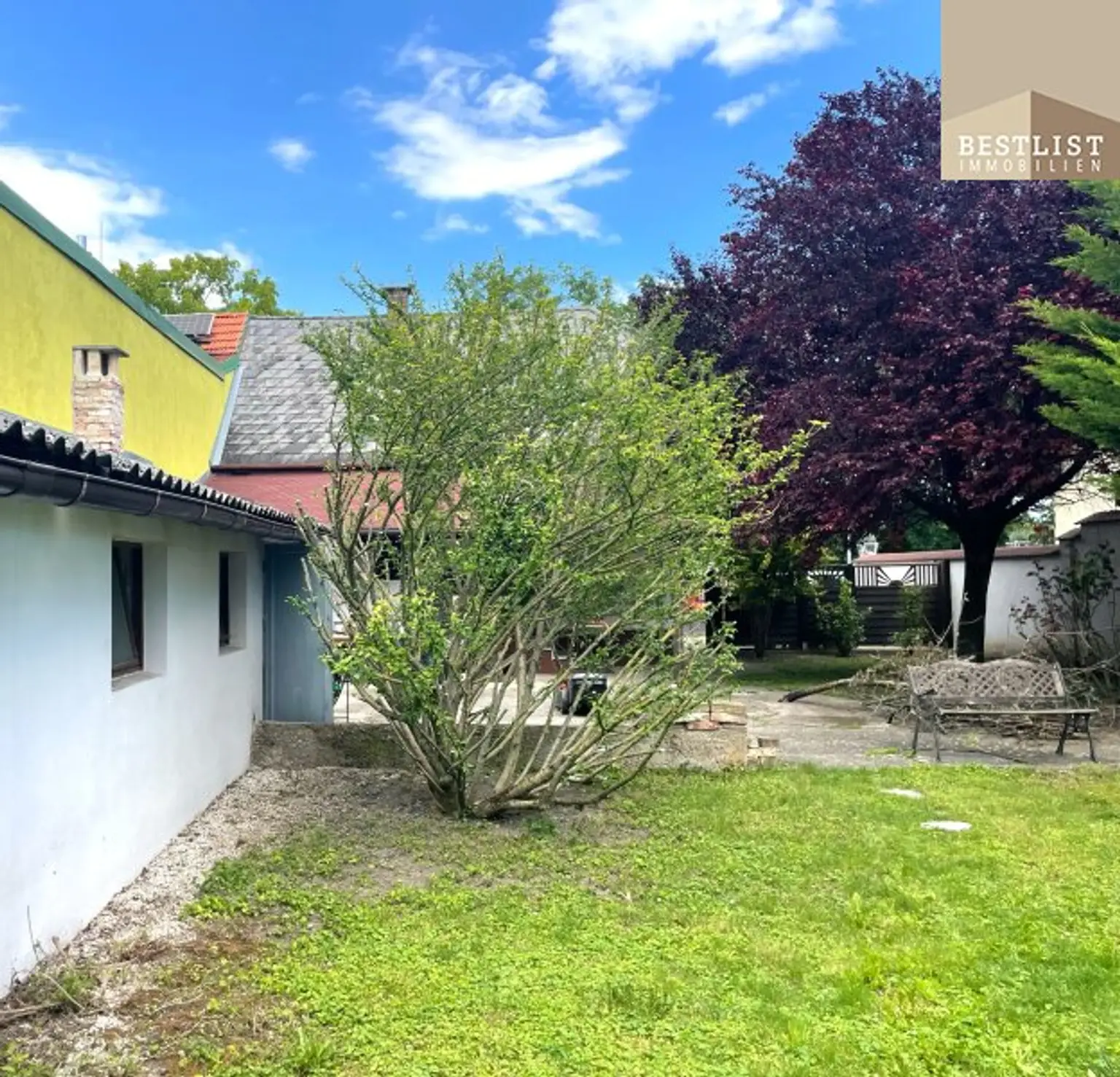 Kleines ausbaufähiges Haus mit uneinsichtigem großem Garten