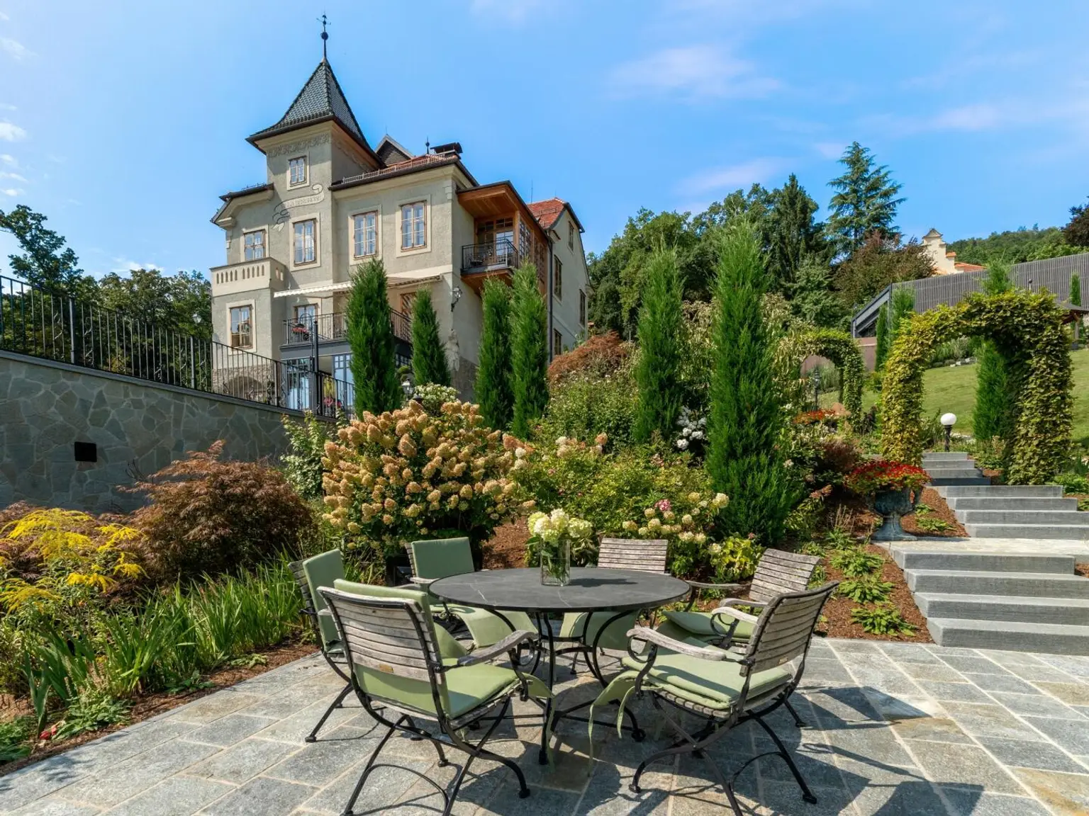 Alt-Eggenberg - Historische Villa mit atemberaubendem Stadt- und Uhrturmblick | Old-Eggenberg - Historic villa with breathtaking views of the city and clock tower